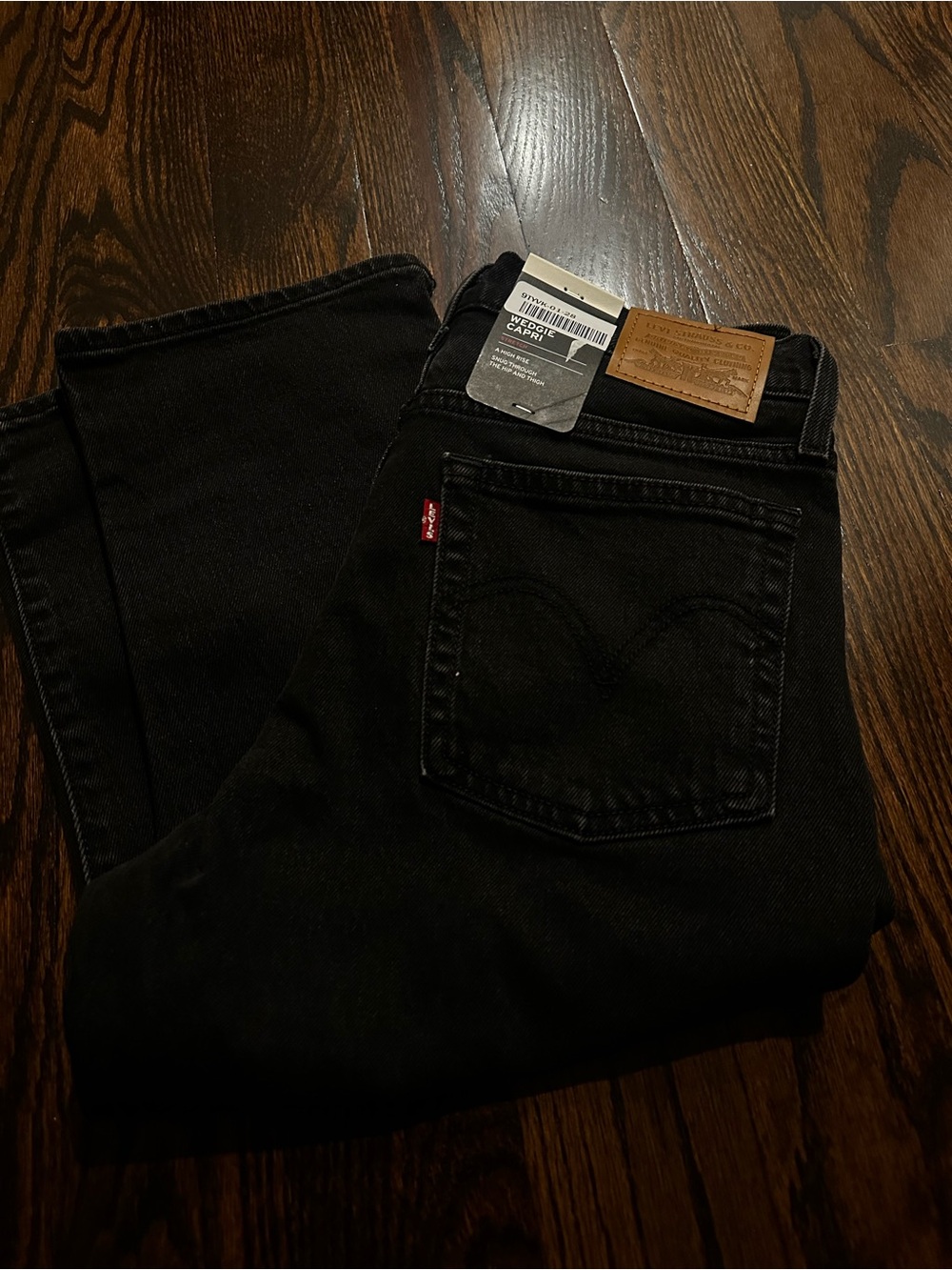 Levi's Black Women’s Wedgie Capri